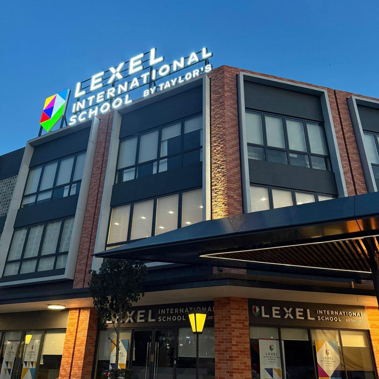 Lexel Rawang Sign Lighting